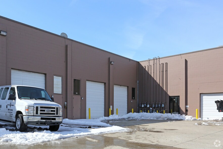 11003 Bluegrass Pky, Louisville, KY à louer - Photo de l’immeuble – Image 2 sur 9