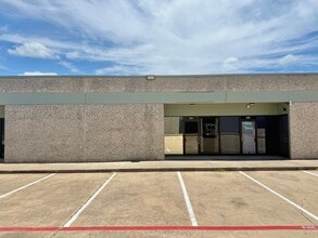 2100 S Great Southwest Pky, Grand Prairie, TX à louer Photo de l’immeuble– Image 1 sur 8