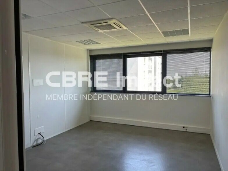 Bureau dans Reims à louer - Photo de l’immeuble – Image 3 sur 8