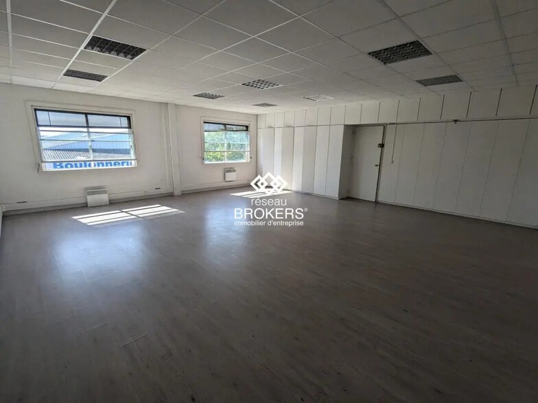 180 Avenue Du Maréchal Leclerc, Bègles à louer - Photo de l’immeuble – Image 2 sur 2