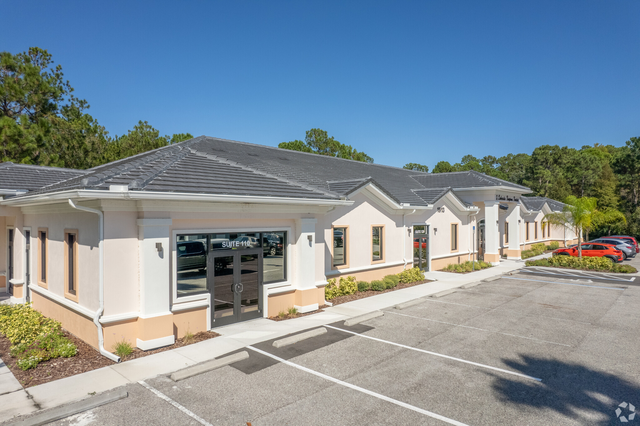 1913 N Clyde Morris Blvd, Daytona Beach, FL à louer Photo de l’immeuble– Image 1 sur 6