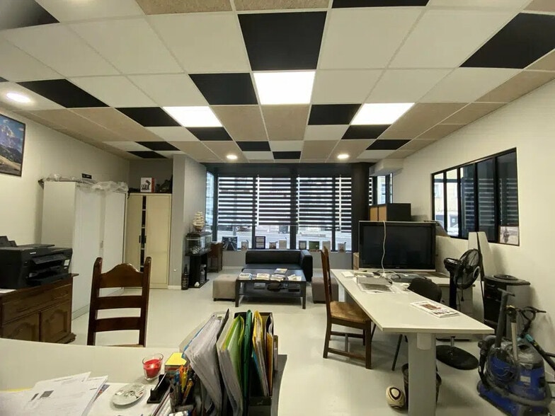 Bureau dans Feyzin à vendre - Photo de l’immeuble – Image 3 sur 8