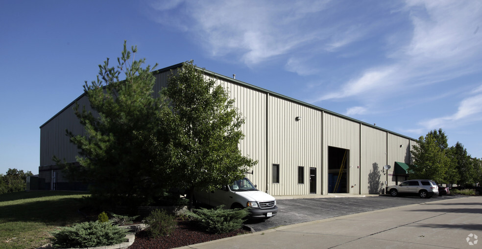 111-117 Avalon Industrial Pky, Wentzville, MO à louer - Photo principale – Image 1 sur 5