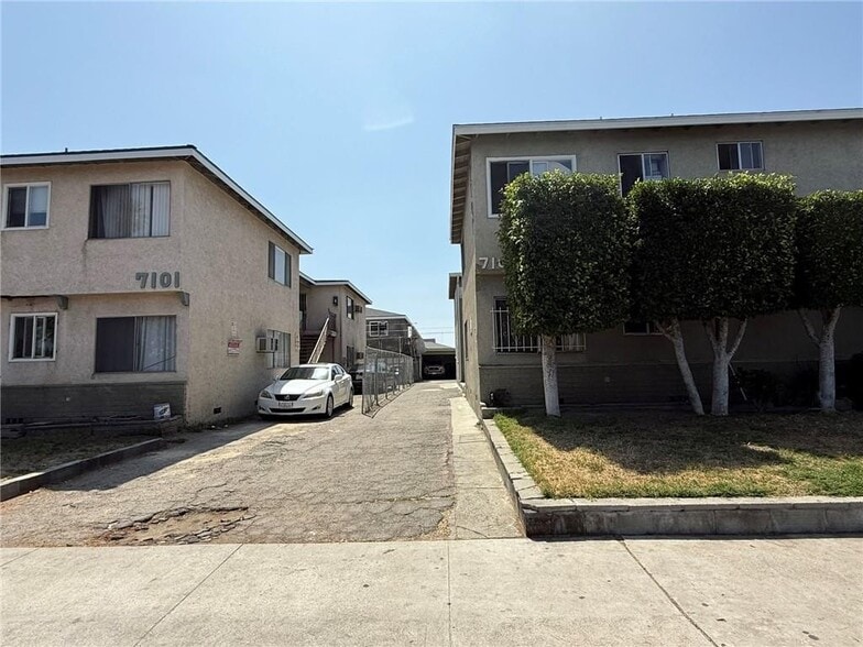 7107 Coldwater Canyon Ave, North Hollywood, CA à vendre - Photo de l’immeuble – Image 3 sur 11