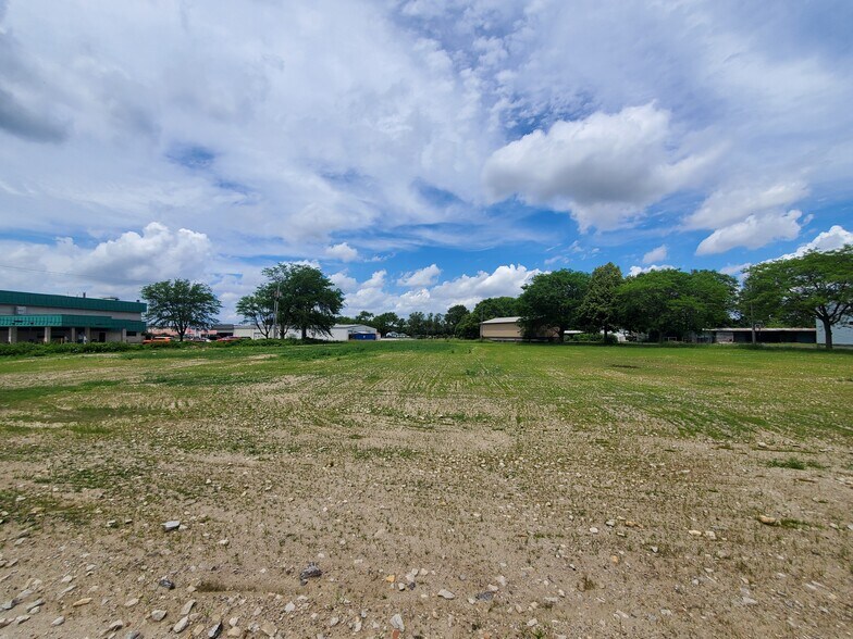 1657 N Union St, Fostoria, OH à vendre - Photo de l’immeuble – Image 3 sur 3