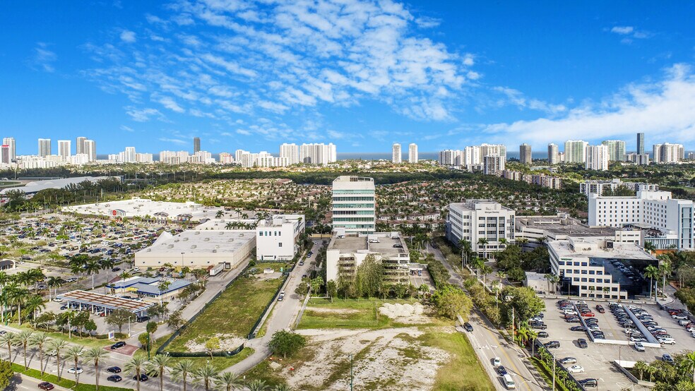 20900 NE 30th Ave, Aventura, FL à vendre - Photo de l’immeuble – Image 3 sur 26