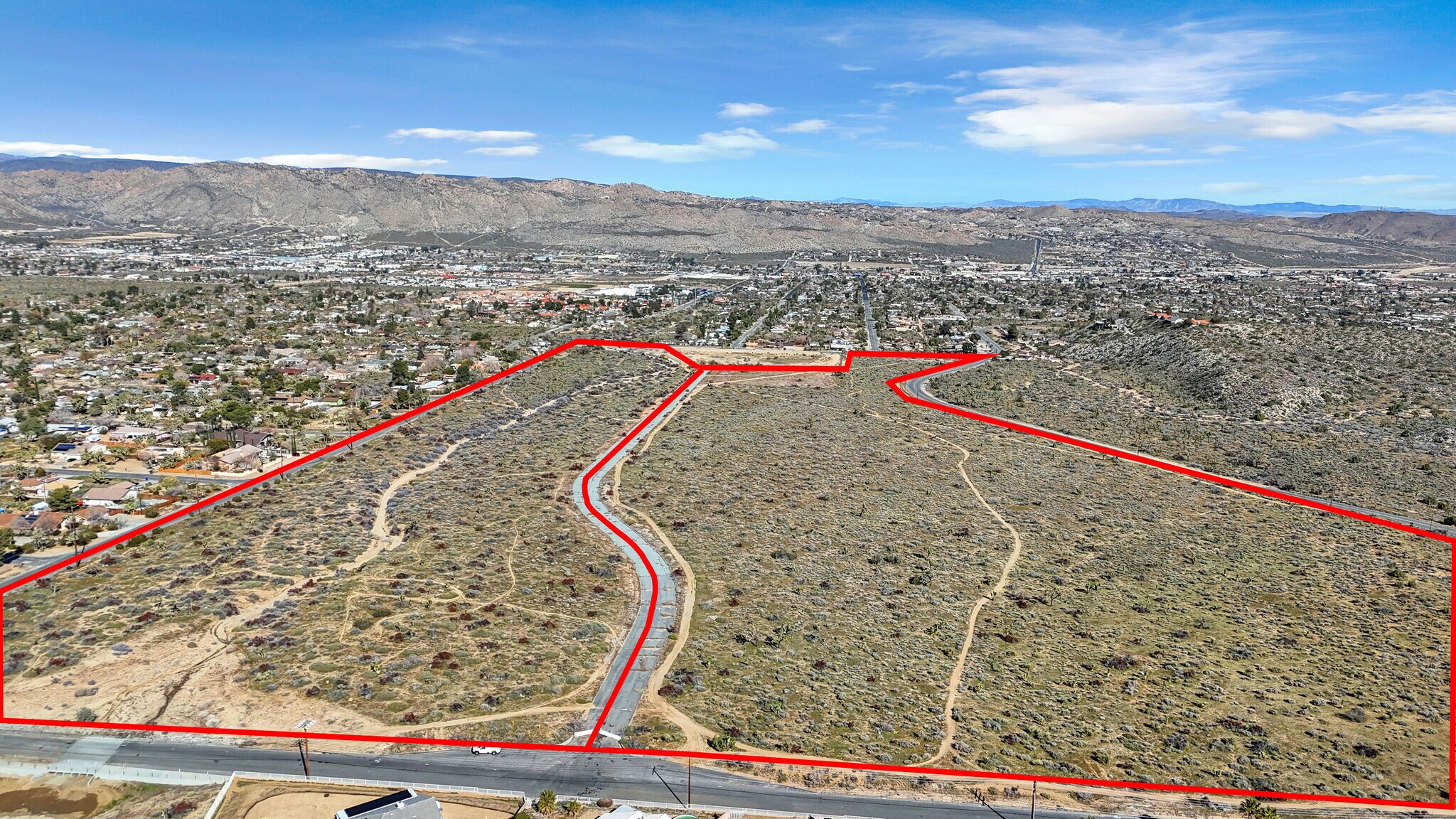 Joshua Ln & Golden Bee Dr, Yucca Valley, CA à vendre Photo principale– Image 1 sur 16