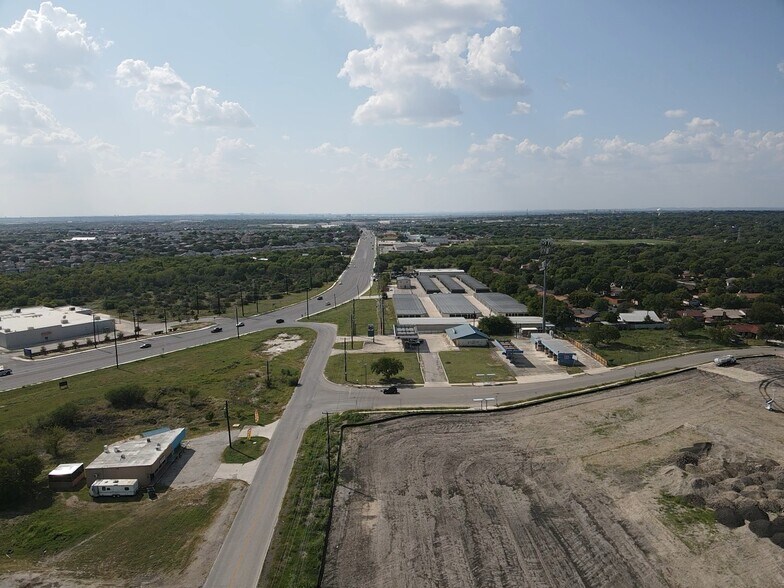 7411 Glen Mont Dr, San Antonio, TX à vendre - Photo principale – Image 1 sur 17