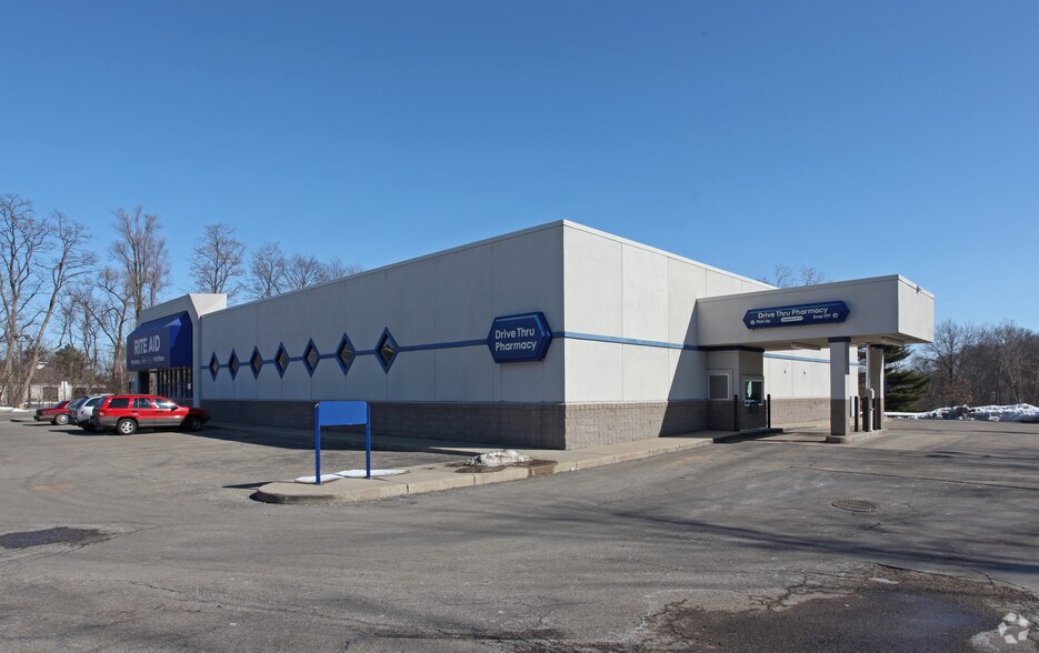 2255 S Jackson Rd, Jackson, MI à louer - Photo de l’immeuble – Image 2 sur 2