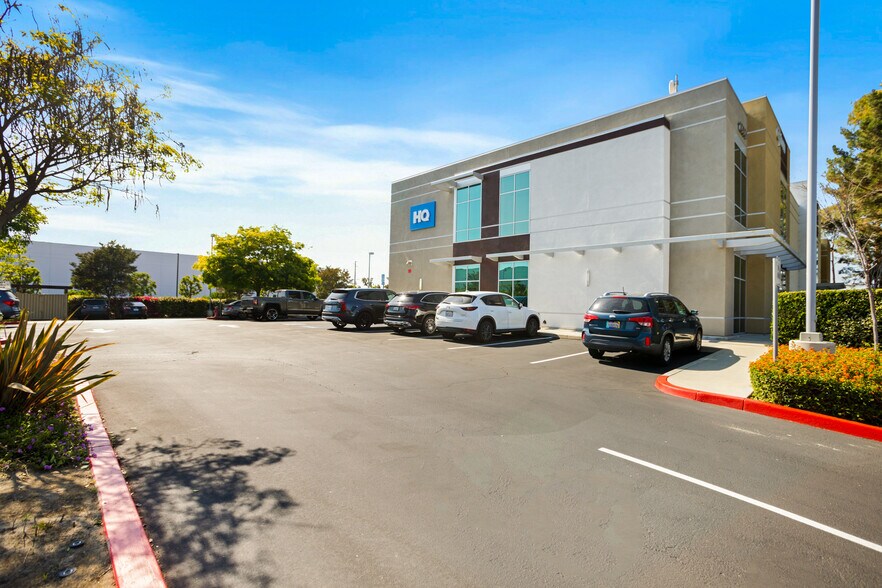 10601 Walker St, Cypress, CA à vendre - Photo de l’immeuble – Image 3 sur 56