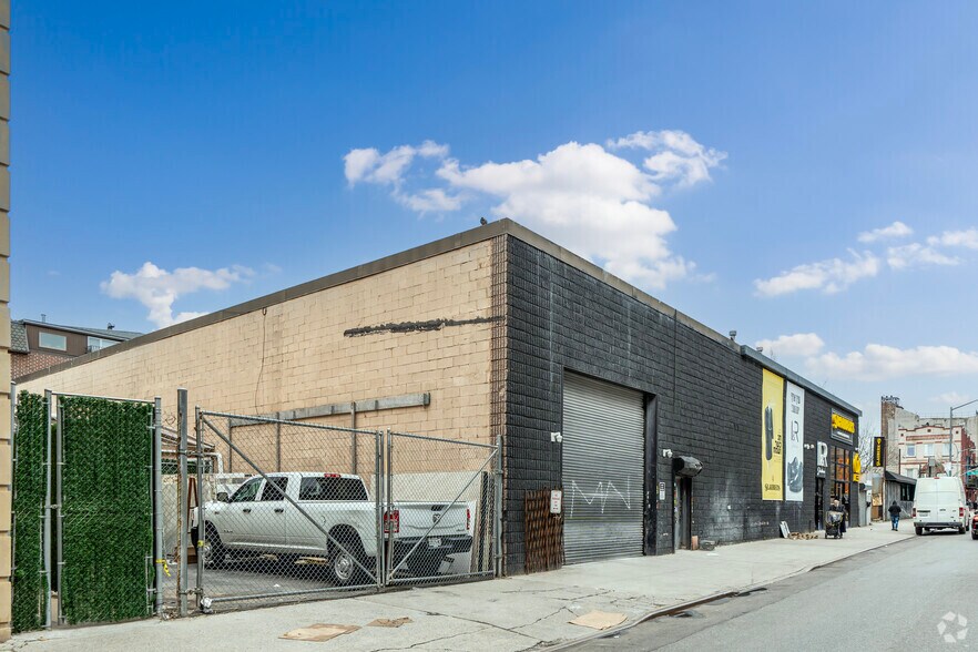 111 Spencer St, Brooklyn, NY à louer - Photo de l’immeuble – Image 2 sur 5