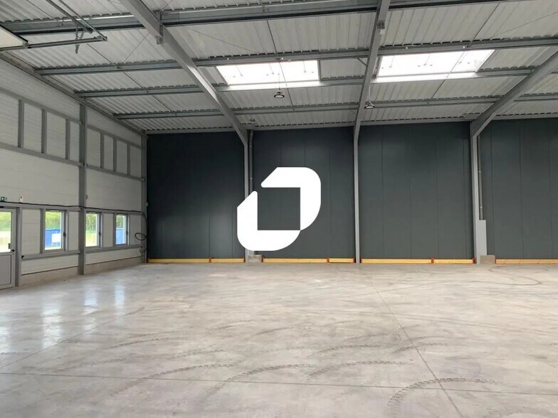 Local d’activités dans Tilloy-lès-Mofflaines à louer - Photo de l’immeuble – Image 2 sur 5