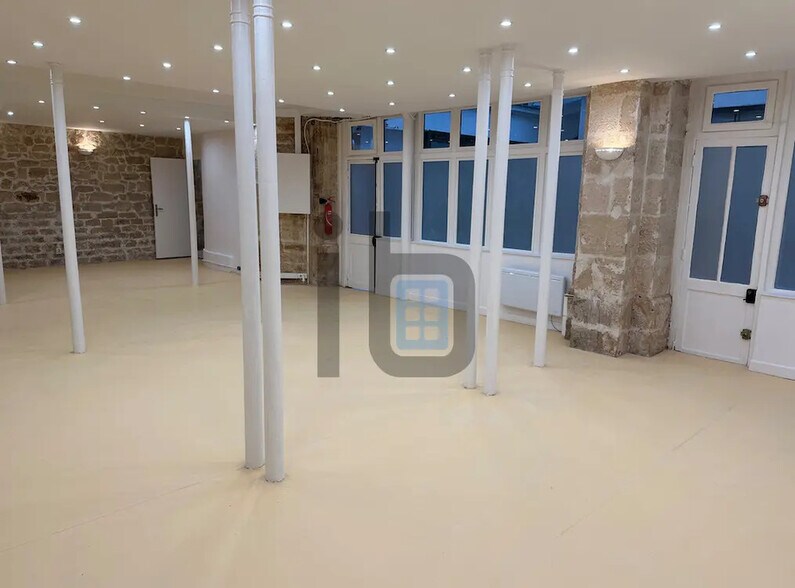 Bureau dans Paris à louer - Photo de l’immeuble – Image 2 sur 3