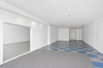 4156 Boul Sainte-Rose, Laval, QC à louer Photo intérieure– Image 1 sur 3