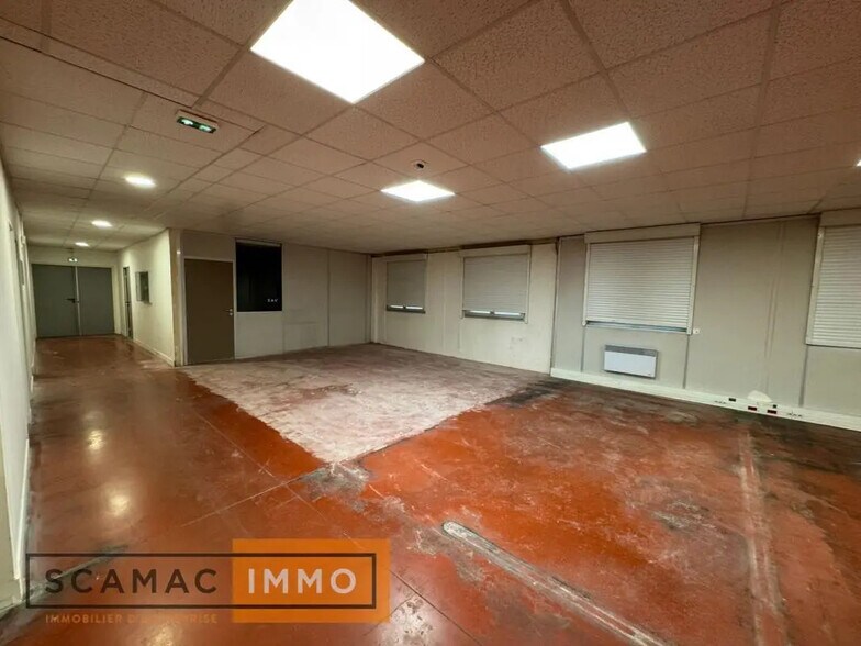 Local d'activités dans Ris-Orangis à vendre - Photo de l’immeuble – Image 3 sur 16