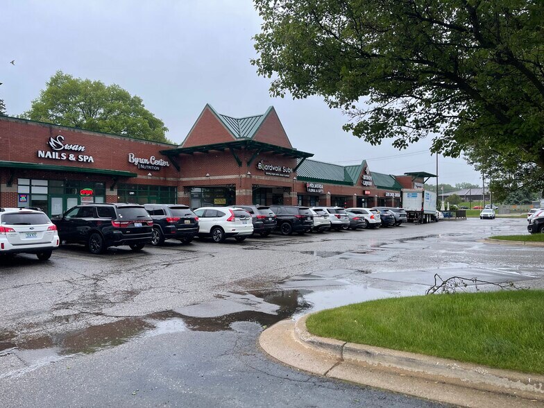 8211-8233 Byron Center Ave SW, Byron Center, MI à louer - Photo de l’immeuble – Image 2 sur 2
