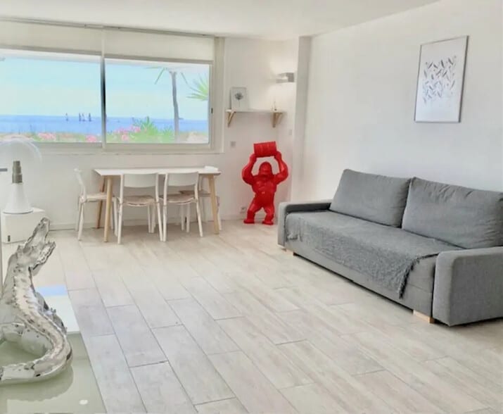 Local commercial dans Villeneuve-Loubet à louer - Photo de l’immeuble – Image 1 sur 8