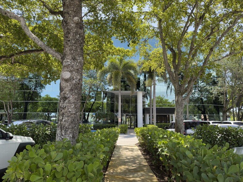 6400 N Andrews Ave, Fort Lauderdale, FL à louer - Photo de l’immeuble – Image 3 sur 8