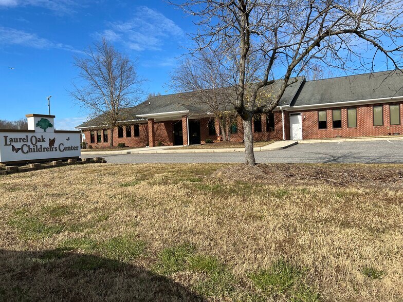 1004 Old Plank Rd, High Point, NC à louer - Photo principale – Image 1 sur 28