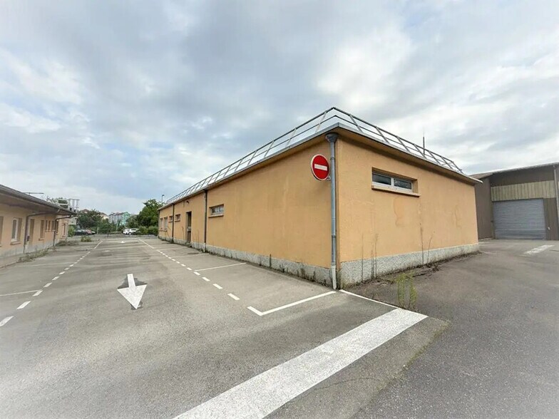 Local d'activités dans Besançon à vendre - Photo de l’immeuble – Image 3 sur 17