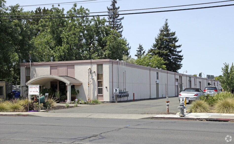 3149 California Blvd, Napa, CA à louer - Photo de l’immeuble – Image 3 sur 15