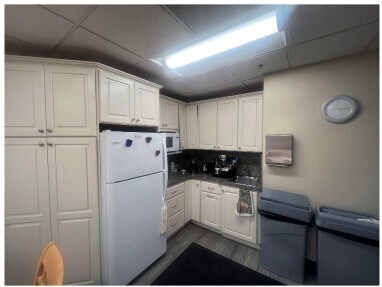 595 Barclay Cir, Rochester Hills, MI à vendre - Photo intérieure – Image 3 sur 5