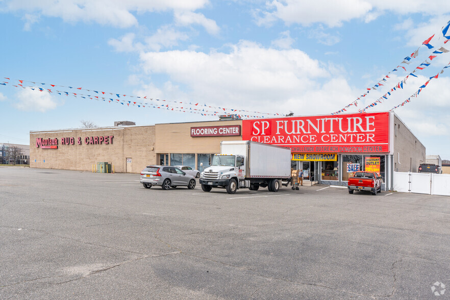 55-65 Price Pky, Farmingdale, NY à louer - Photo de l’immeuble – Image 1 sur 2