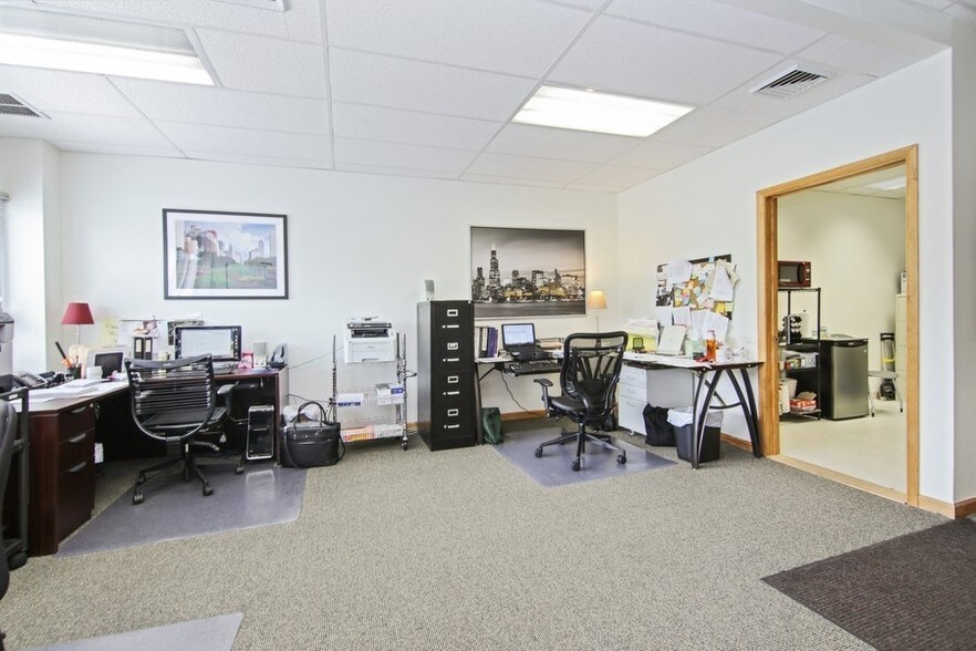 1132 Waukegan Rd, Glenview, IL à vendre - Photo intérieure – Image 2 sur 13