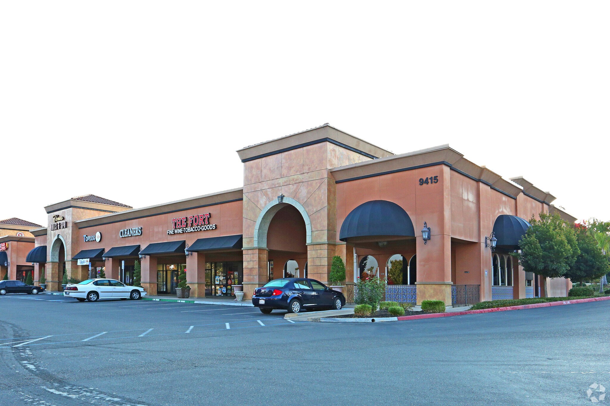 9433-9447 N Fort Washington Rd, Fresno, CA à louer Photo principale– Image 1 sur 10