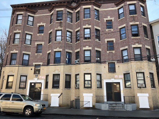 18-26 Rollins St, Yonkers, NY à vendre - Photo principale – Image 1 sur 28
