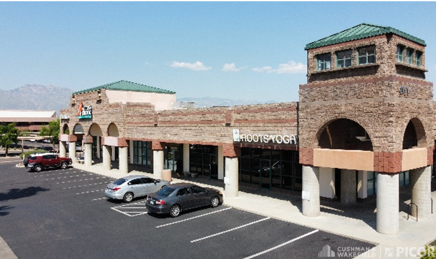 4951 E Grant Rd, Tucson, AZ à louer - Photo de l’immeuble – Image 2 sur 5