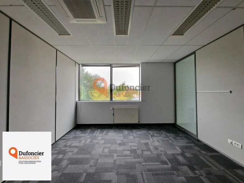 Bureau dans Chasseneuil-du-Poitou à louer - Photo intérieure – Image 3 sur 6