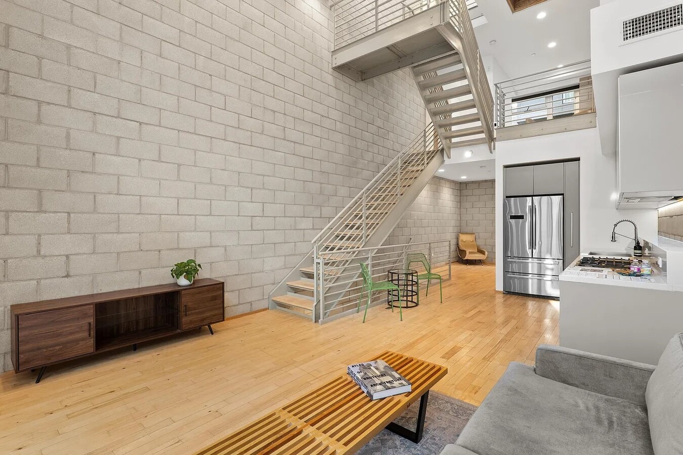 3450 Cahuenga Blvd W, Los Angeles, CA 90068 - Lot 402 -  - Photo intérieure - Image 1 of 21