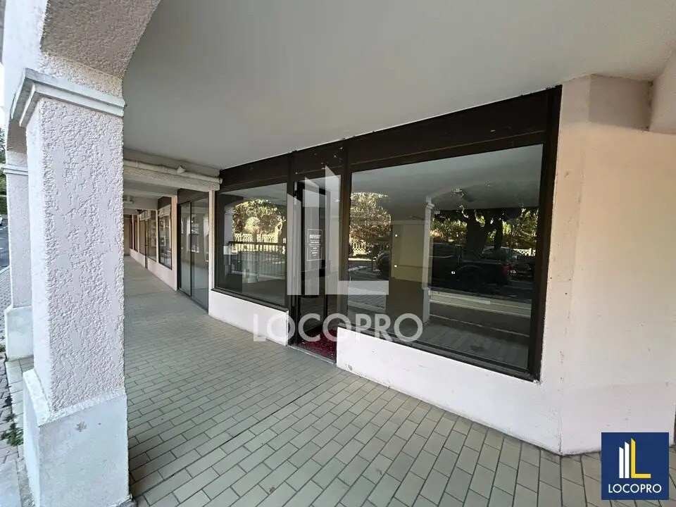  dans Mandelieu-la-Napoule à vendre Photo de l’immeuble– Image 1 sur 1