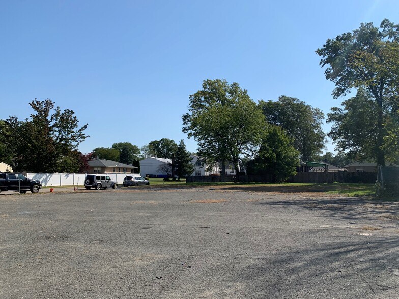 1022 US Highway 1, Avenel, NJ à louer - Photo de l’immeuble – Image 3 sur 5