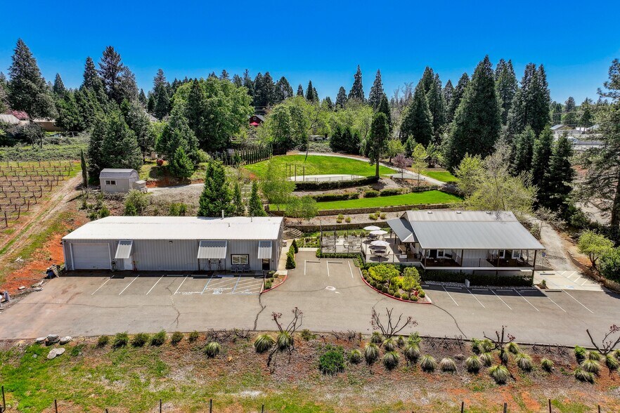 2875 Larsen Dr, Camino, CA à vendre - Photo de l’immeuble – Image 1 sur 32