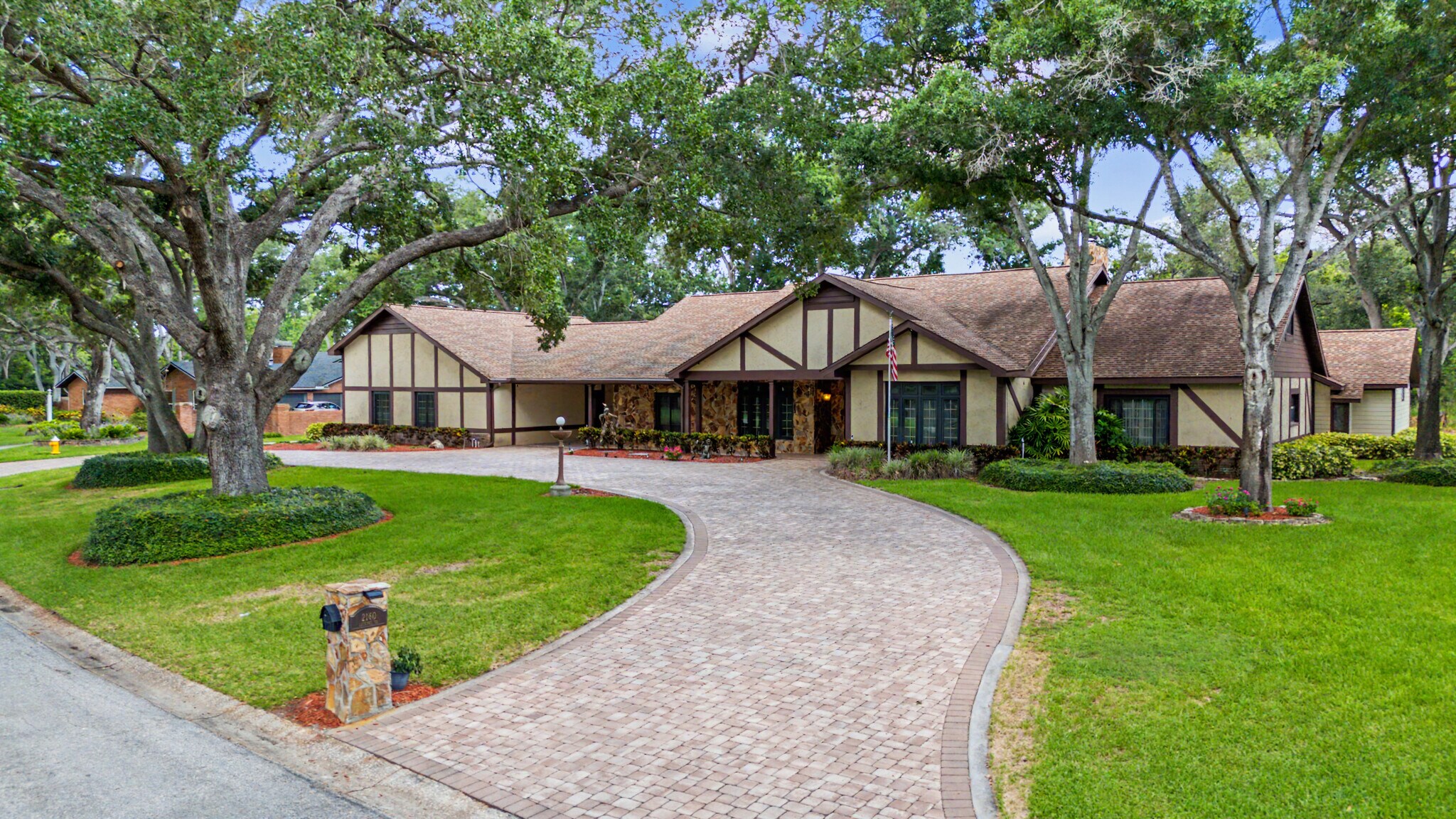 2160 Laurence Dr, Clearwater, FL à vendre Photo principale– Image 1 sur 85