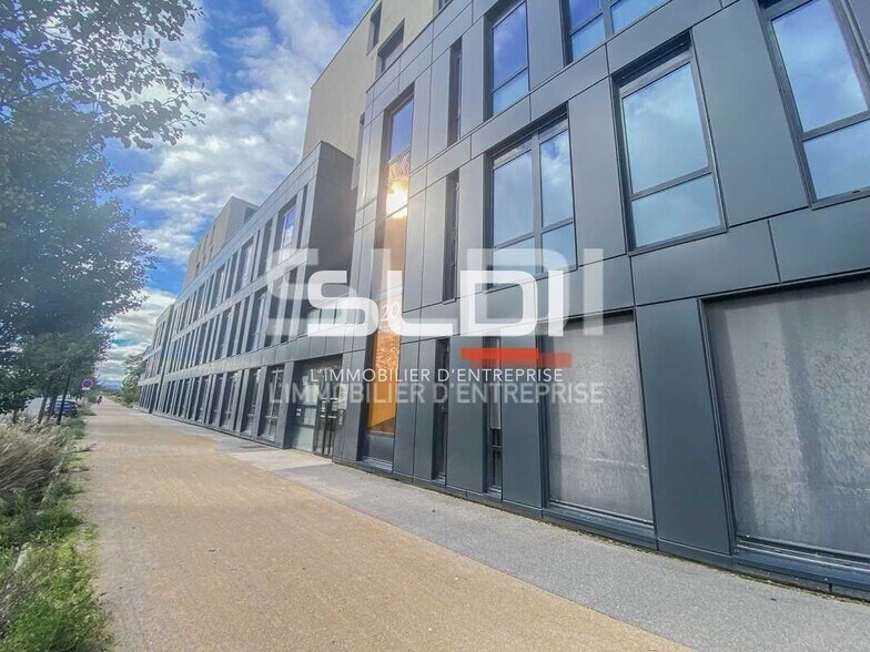 18 Rue Marius Grosso, Vaulx-en-Velin à louer - Photo de l’immeuble – Image 1 sur 22