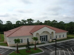 8043 Spyglass Hill Rd, Melbourne, FL à louer Photo de l’immeuble– Image 2 sur 2