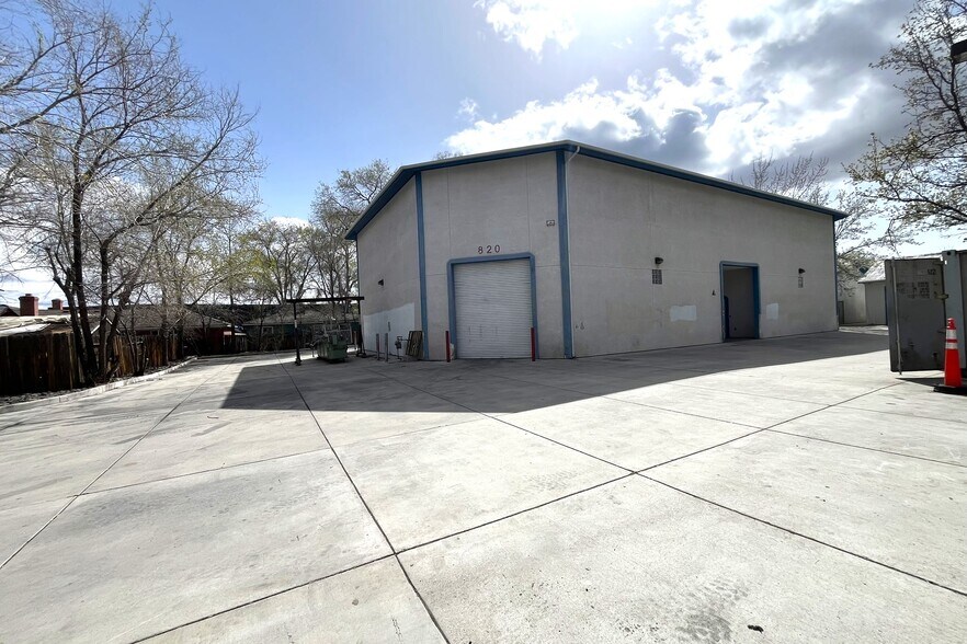 820 Gentry Way, Reno, NV à louer - Photo de l’immeuble – Image 2 sur 20