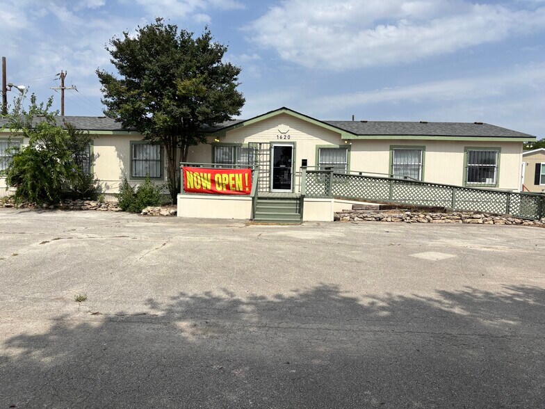 1620 SE Loop 410, San Antonio, TX à louer - Photo de l’immeuble – Image 2 sur 13