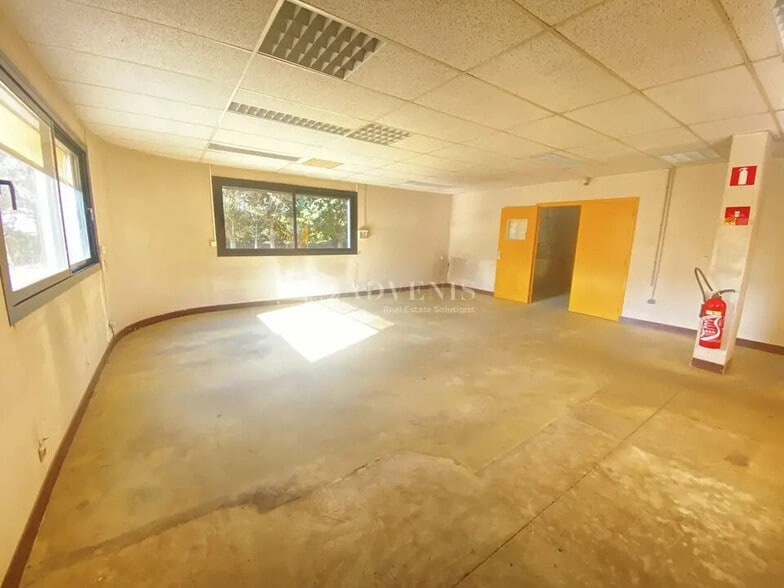 Local d’activités dans Lognes à louer - Photo intérieure – Image 3 sur 12