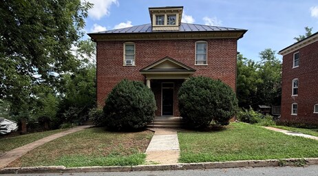 Charlottesville Multifamily Portfolio portefeuille de 3 biens à vendre sur LoopNet.fr - Photo de l’immeuble – Image 1 sur 12