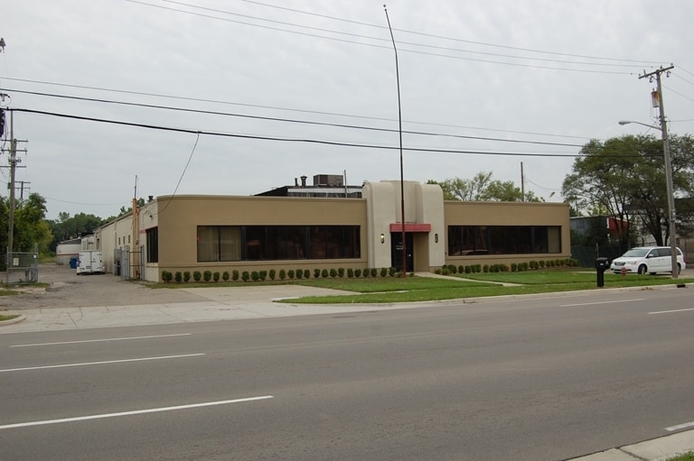 19270 W 8 Mile Rd, Southfield, MI à louer Photo principale– Image 1 sur 4