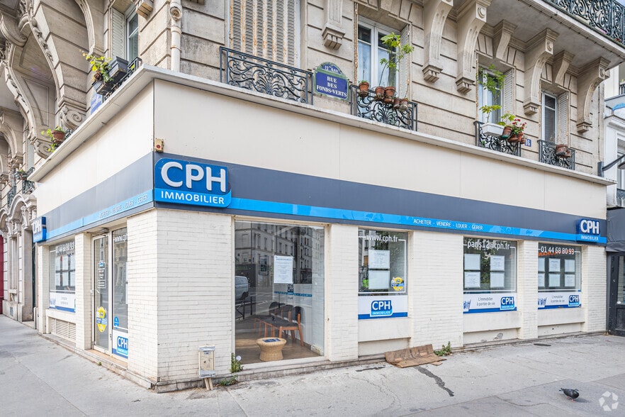 Rue De Charenton, Paris à louer - Photo de l’immeuble – Image 2 sur 2