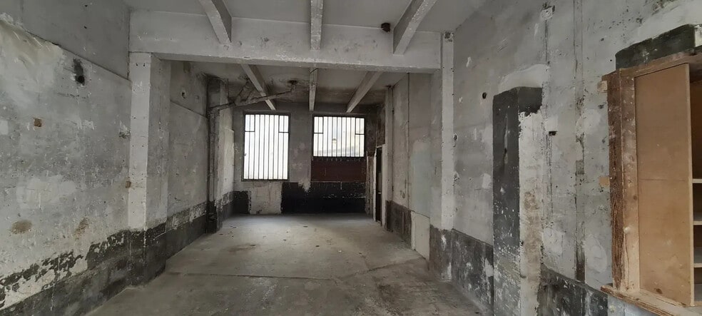 Local d'activités dans Paris à vendre - Photo de l’immeuble – Image 2 sur 11