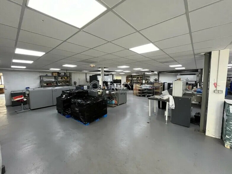 Local d'activités dans Neuilly-Plaisance à vendre - Photo de l’immeuble – Image 3 sur 12