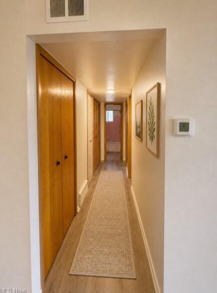 18911 Bella Dr, Cleveland, OH à vendre - Photo de l’immeuble – Image 3 sur 8