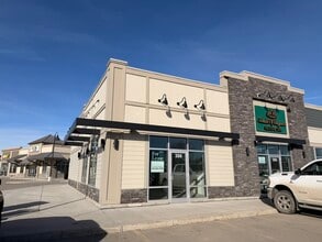 100 High Country Dr NW, High River, AB à louer Photo de l’immeuble– Image 1 sur 5