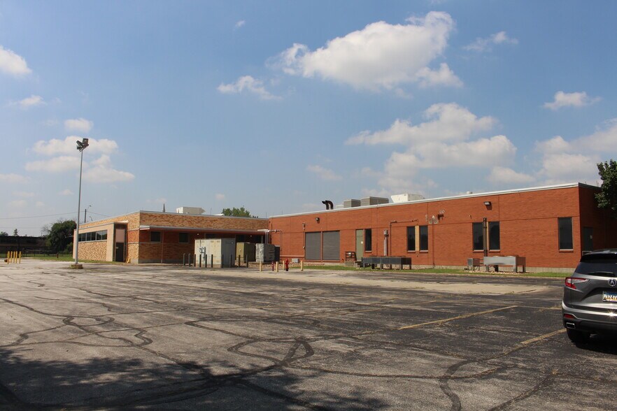 8333 Hickman Mills Dr, Kansas City, MO à vendre - Photo de l’immeuble – Image 2 sur 17